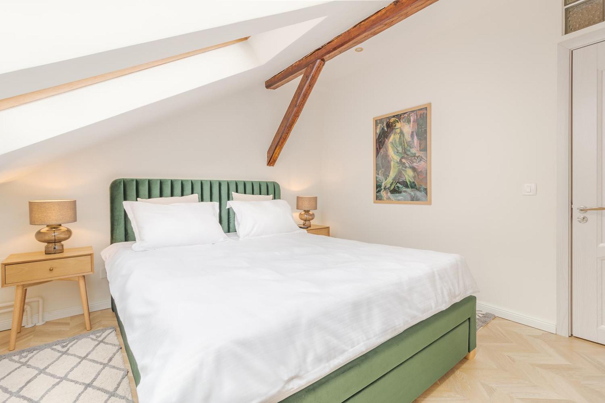 Apartament Ultra-Central Premium Cu Parcare Gratuita Pe Malul Crisului オラデア エクステリア 写真