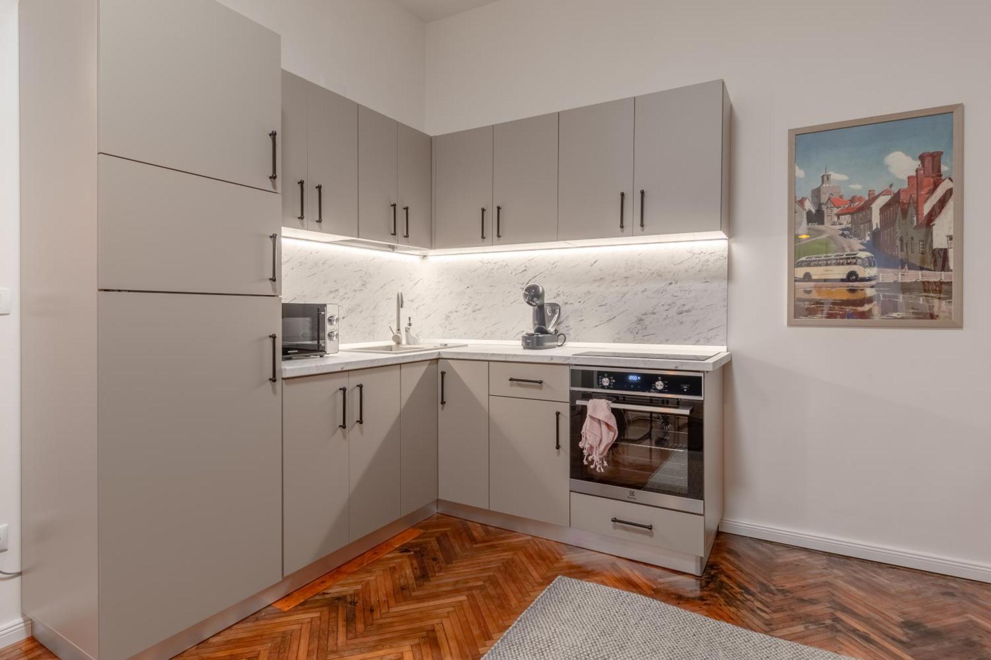 Apartament Ultra-Central Premium Cu Parcare Gratuita Pe Malul Crisului オラデア エクステリア 写真