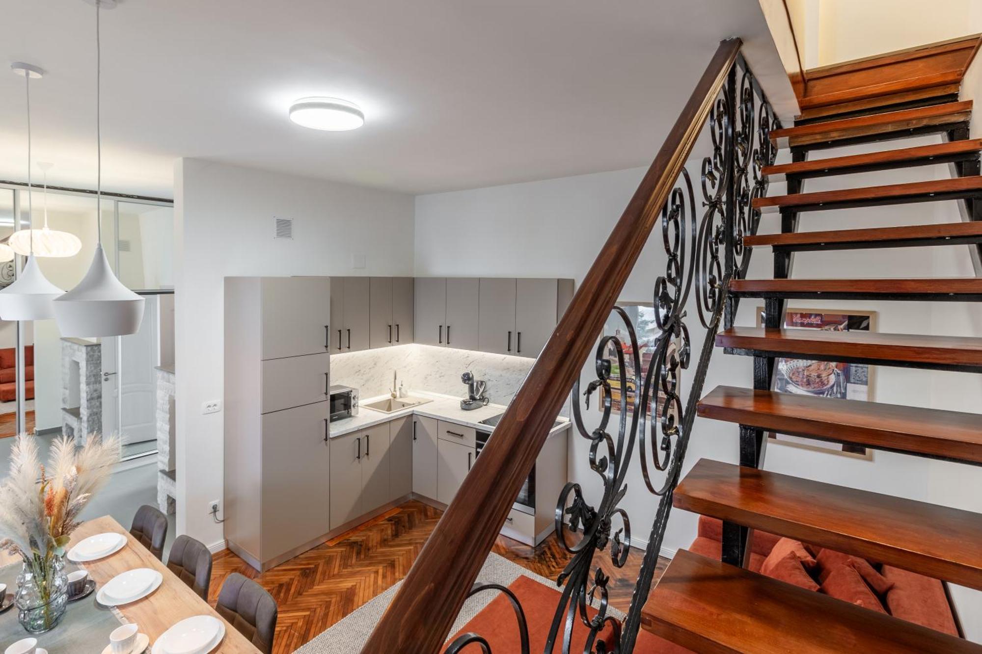 Apartament Ultra-Central Premium Cu Parcare Gratuita Pe Malul Crisului オラデア エクステリア 写真