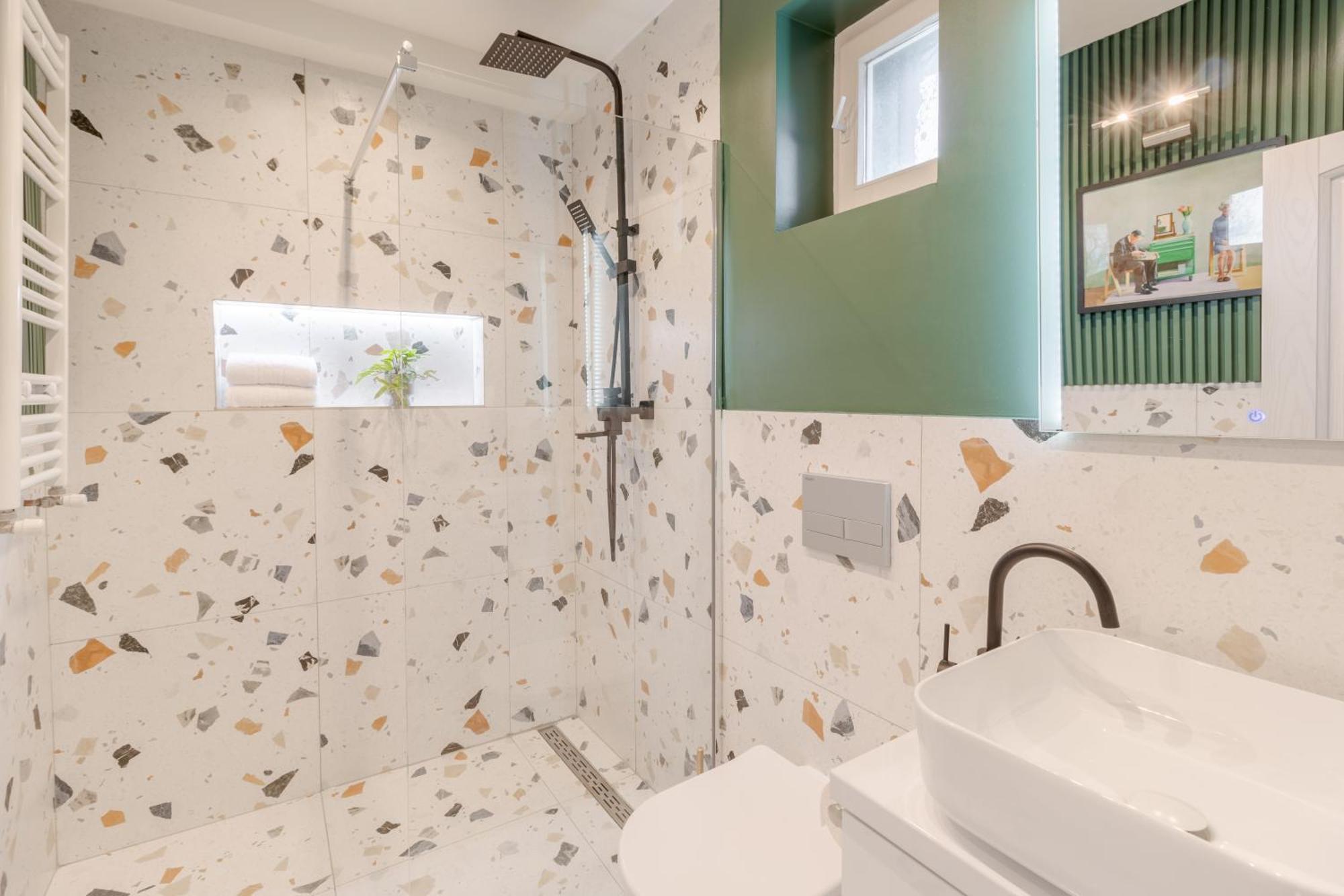 Apartament Ultra-Central Premium Cu Parcare Gratuita Pe Malul Crisului オラデア エクステリア 写真
