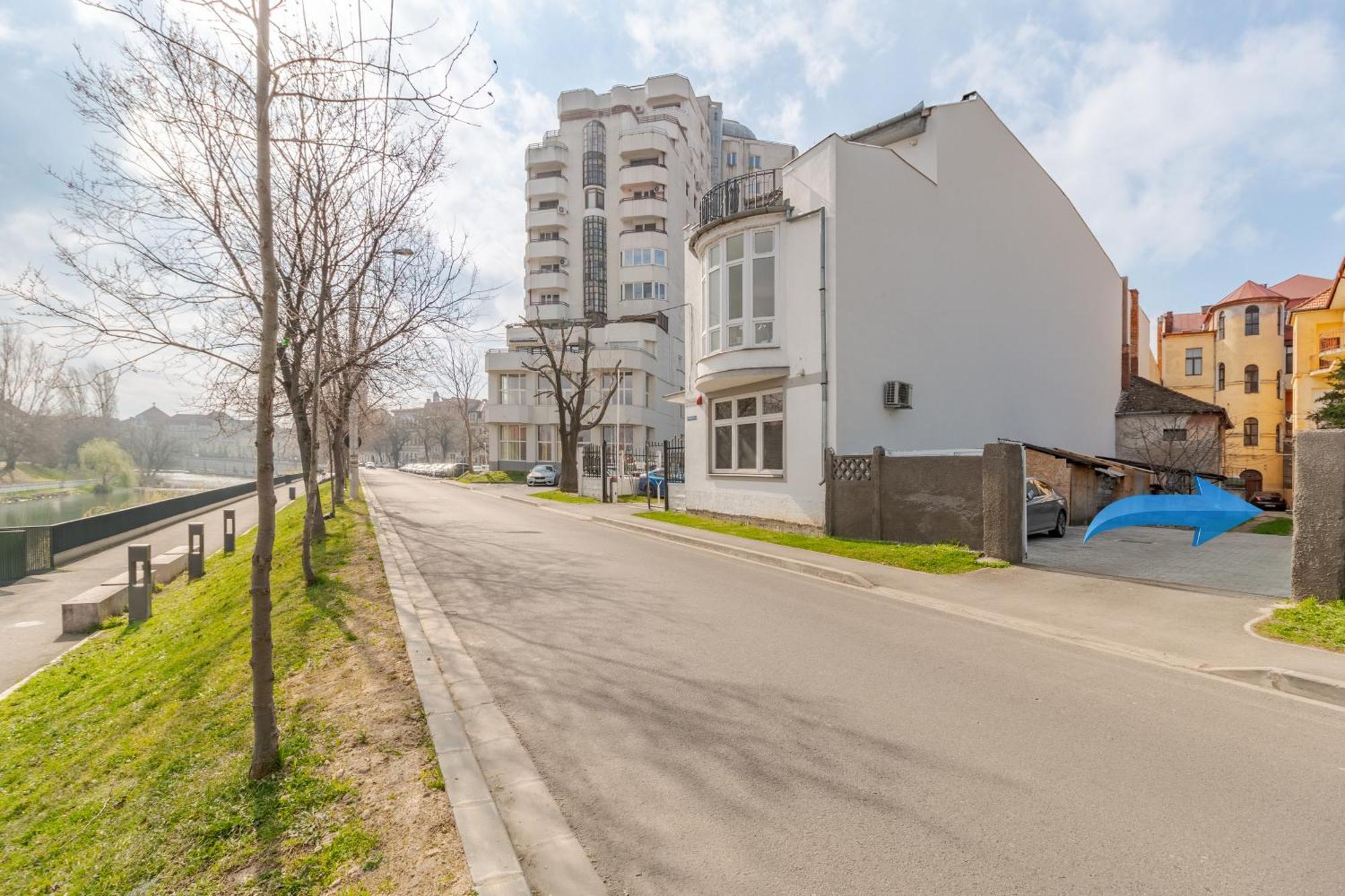 Apartament Ultra-Central Premium Cu Parcare Gratuita Pe Malul Crisului オラデア エクステリア 写真